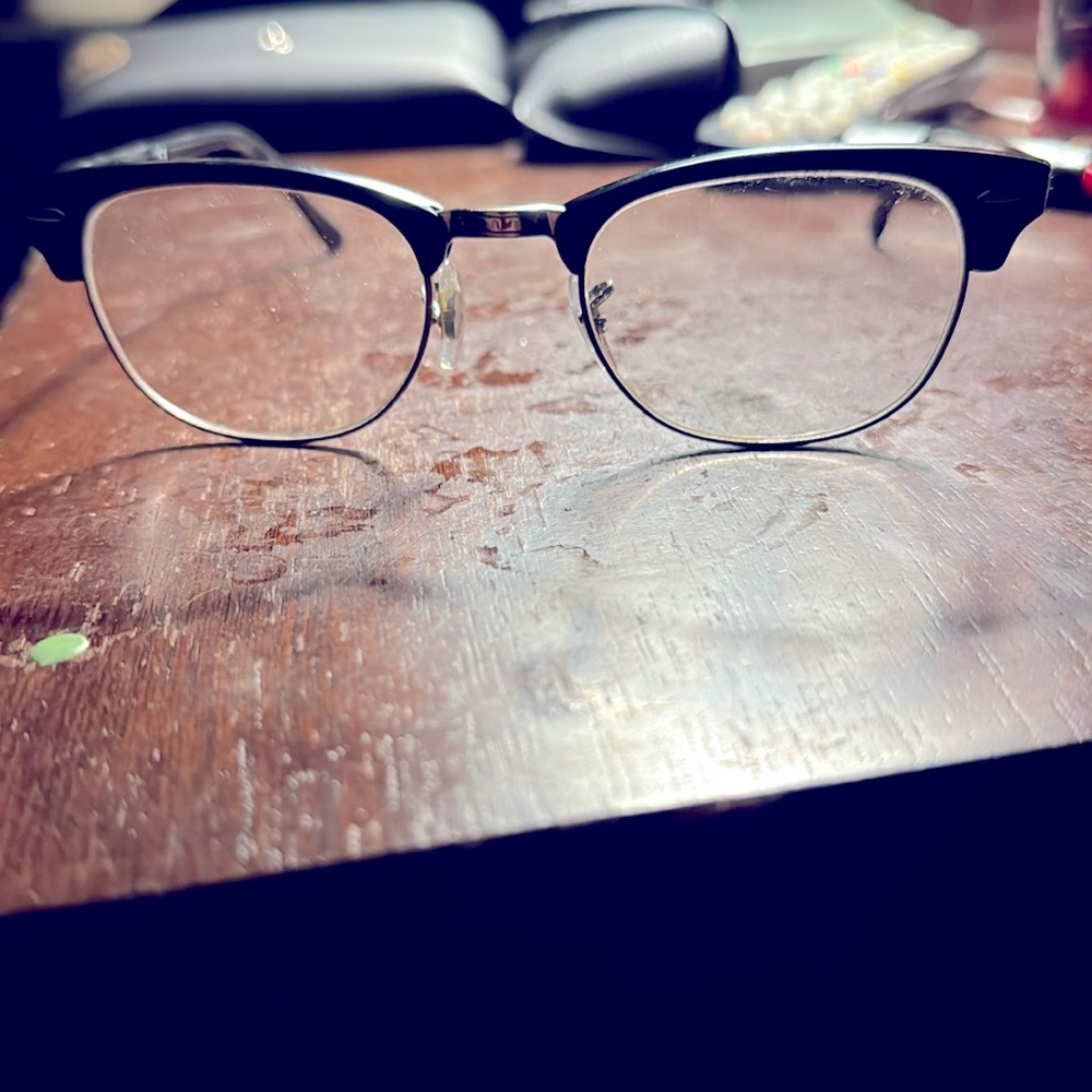 Rayban clubmaster 5154. Transition frames. No scratches, comes with black case.
